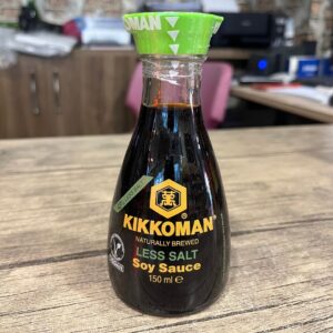 Kikkoman Naturally Brewed Less Salt Soya Sosu 150 ml – Masa Tipi Çift Taraflı Damlatmaz Şişe